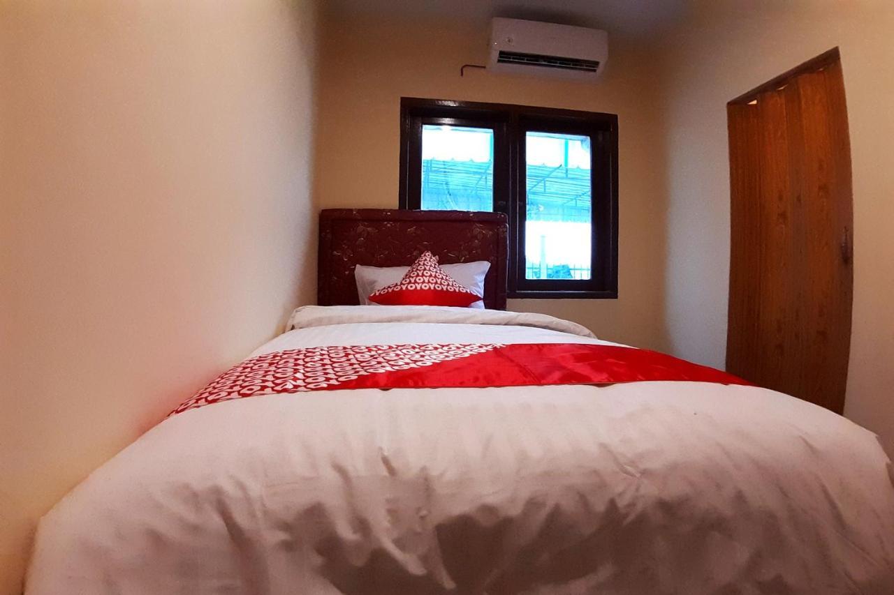 Oyo 1053 Angelyn Home Stay Медан Екстер'єр фото
